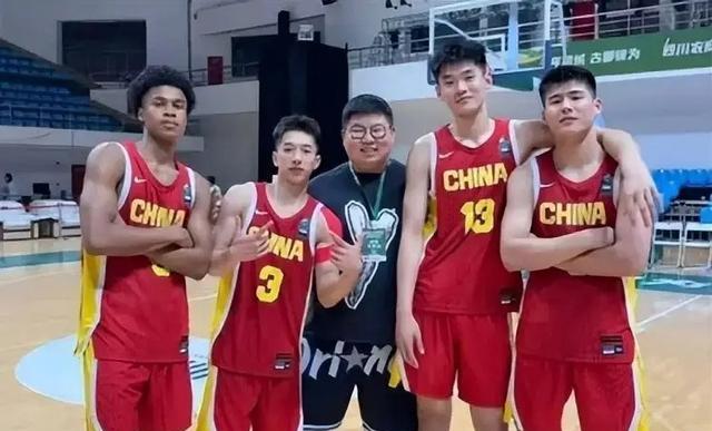 上海久事非, 彰华非与杨, 的球员享受